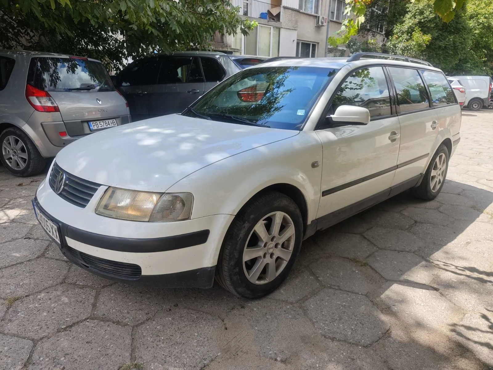 VW Passat 1.9 TDI, снимка 2 - Автомобили и джипове - 55778641