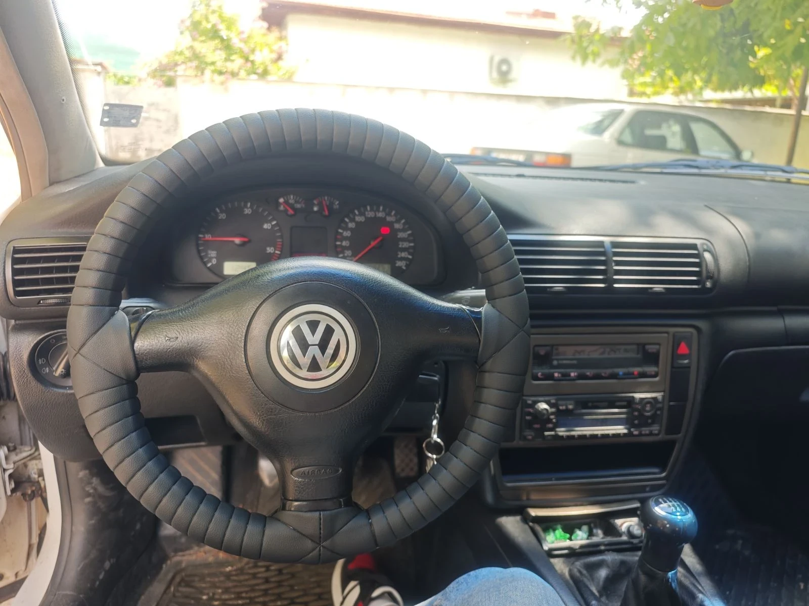 VW Passat 1.9 TDI, снимка 7 - Автомобили и джипове - 55778641