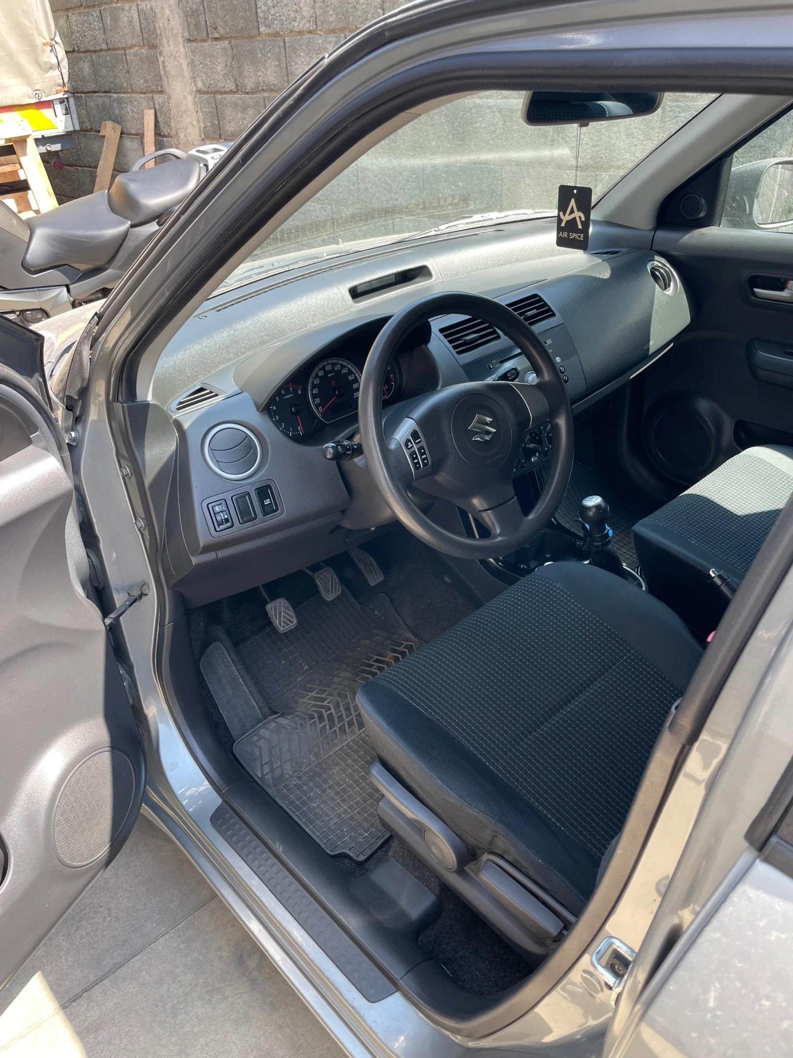 Suzuki Swift, снимка 12 - Автомобили и джипове - 55816709
