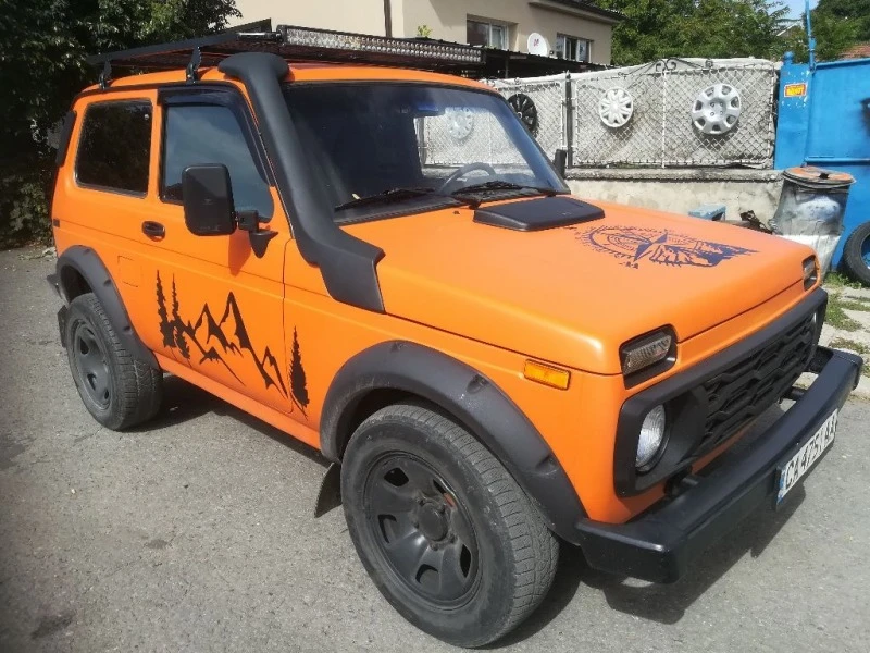 Lada Niva 1.7i Газ, снимка 1 - Автомобили и джипове - 46826437