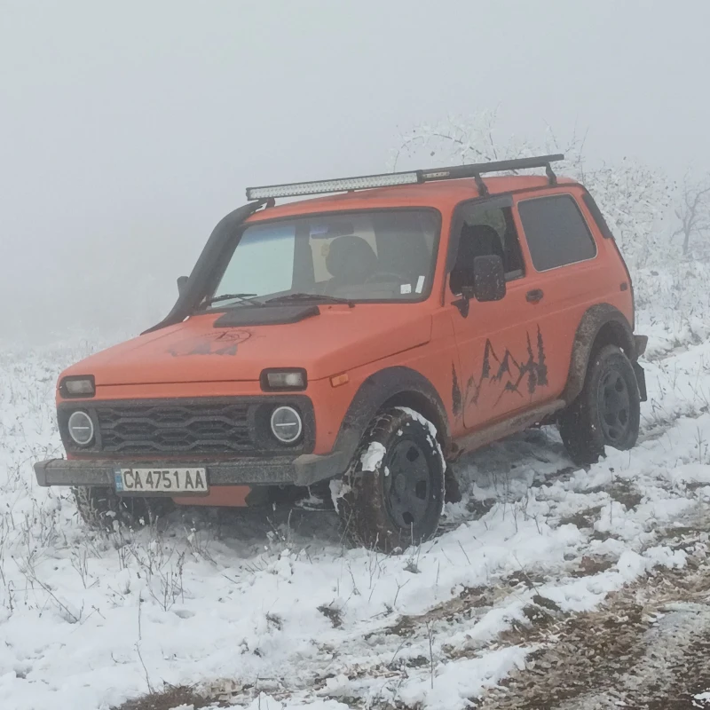 Lada Niva 1.7i Газ, снимка 1 - Автомобили и джипове - 48084386