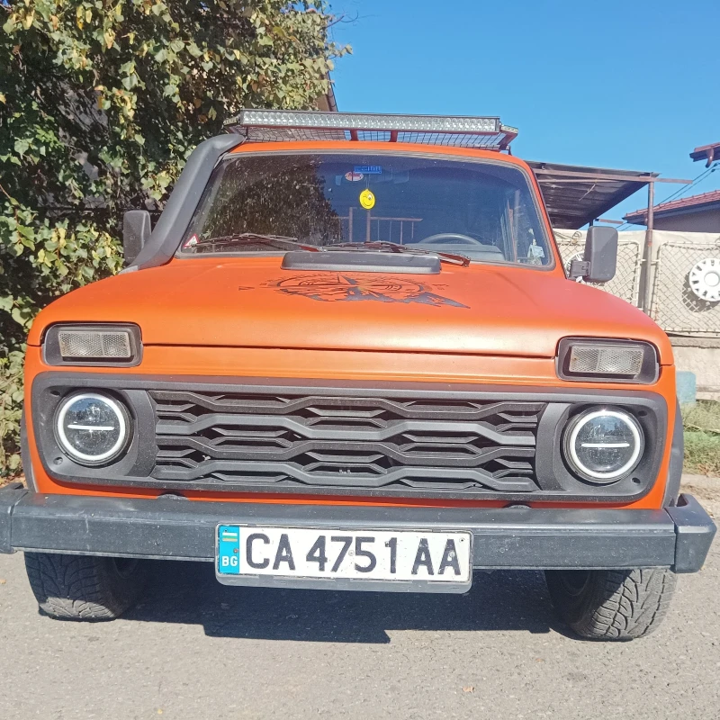 Lada Niva 1.7i Газ, снимка 1 - Автомобили и джипове - 48084386