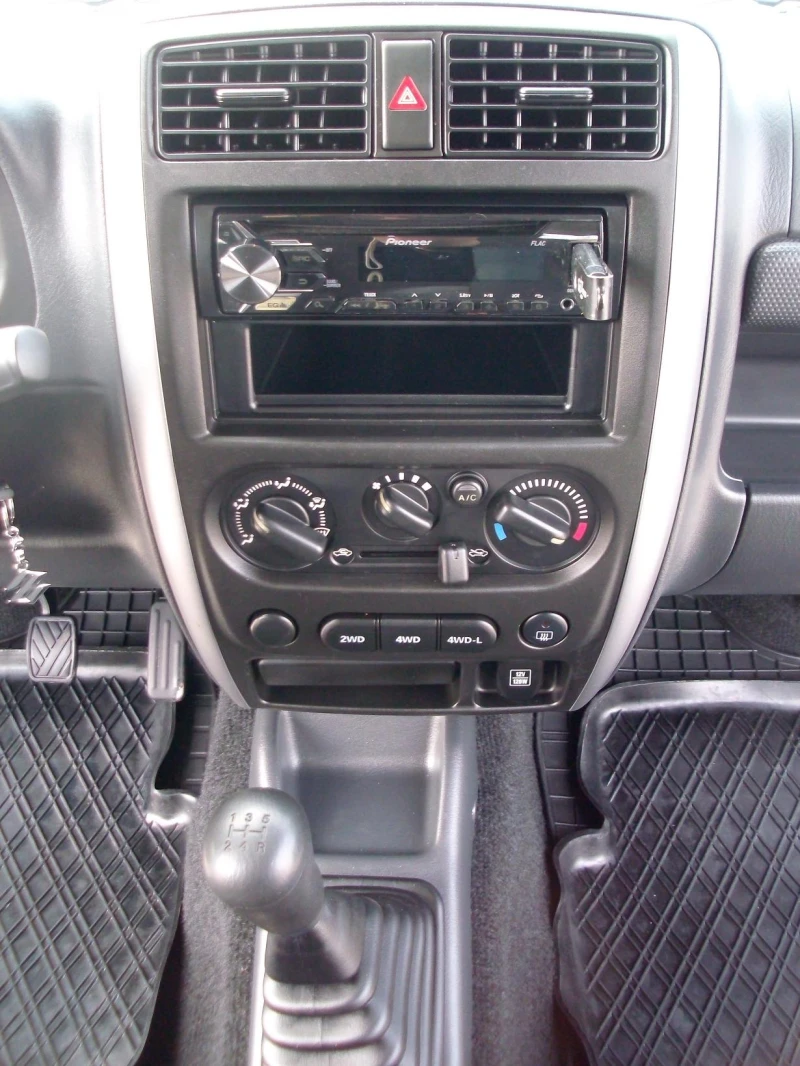 Suzuki Jimny 1.3i* 36 000 km* 4x4* Klimatik* KATO OT MAGAZINA !, снимка 10 - Автомобили и джипове - 52615312