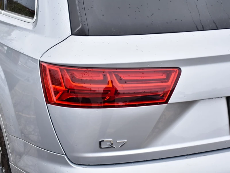 Audi Q7 * Progressiv 55 TFSI quattro * CARFAX * ЦЕНА ДО БГ, снимка 9 - Автомобили и джипове - 52879793
