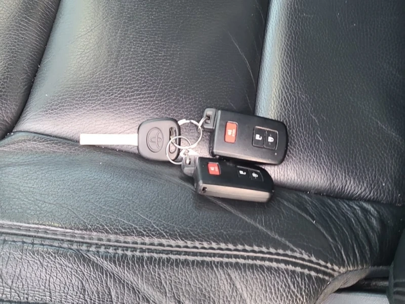 Toyota Tundra * 4x4 Crewmax * CARFAX * ДВА КЛЮЧА* НАВИГАЦИЯ* , снимка 10 - Автомобили и джипове - 53314984