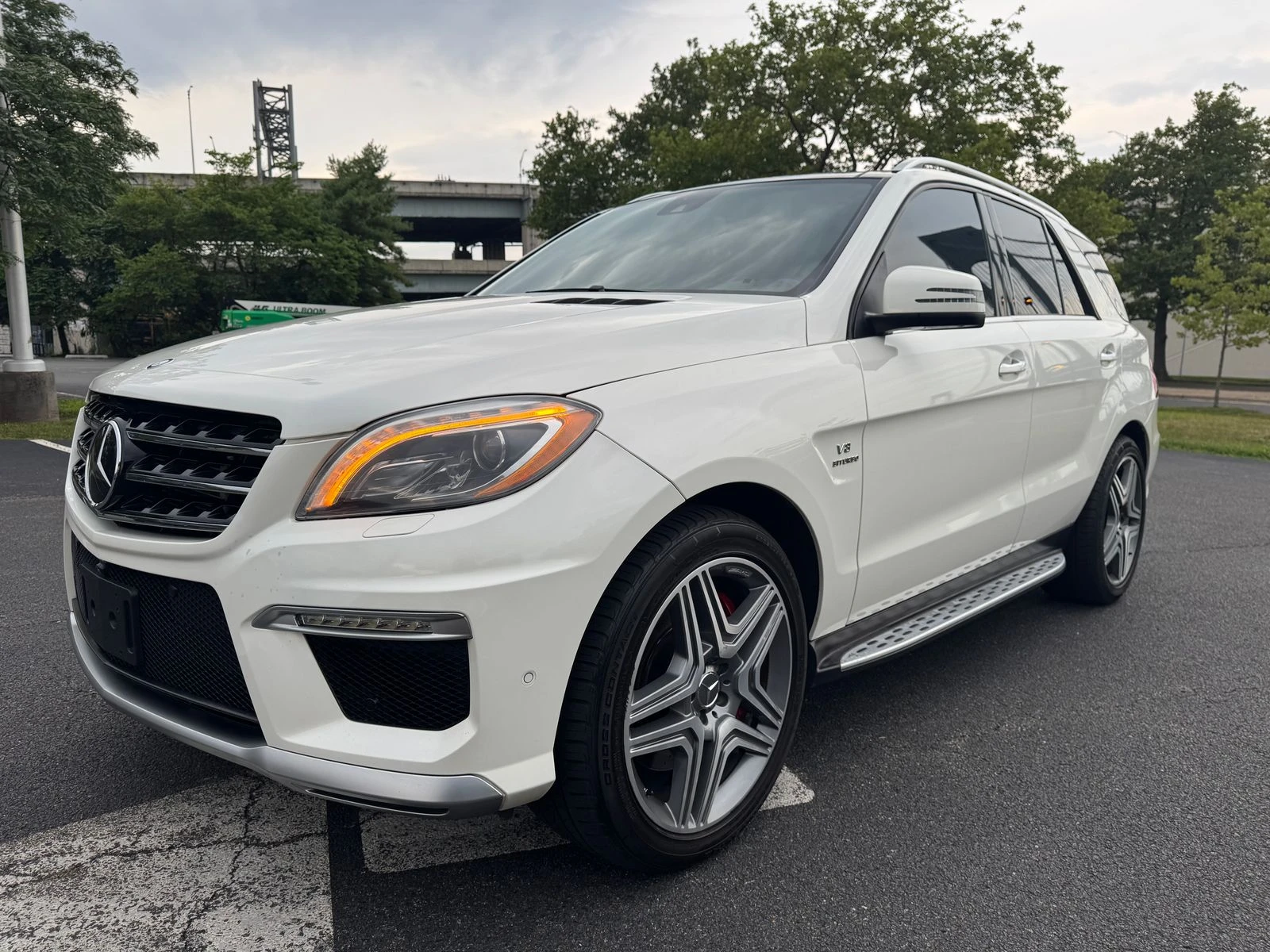 Mercedes-Benz ML 63 AMG DISTRONIK* ОБДУХ* ПОДГРЕВ* LANE ASSIST* HARMAN* KE - изображение 2