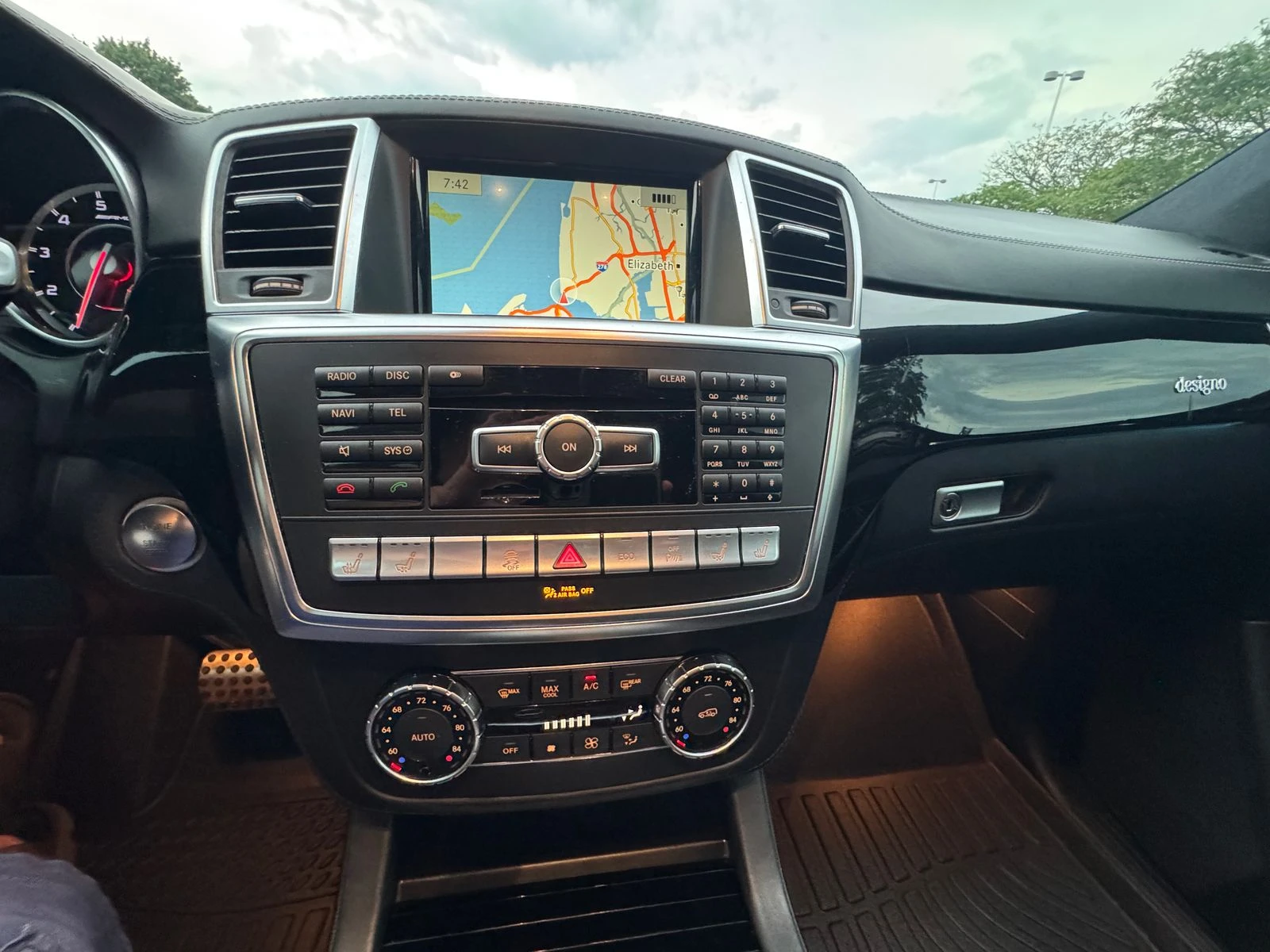 Mercedes-Benz ML 63 AMG DISTRONIK* ОБДУХ* ПОДГРЕВ* LANE ASSIST* HARMAN* KE - изображение 8