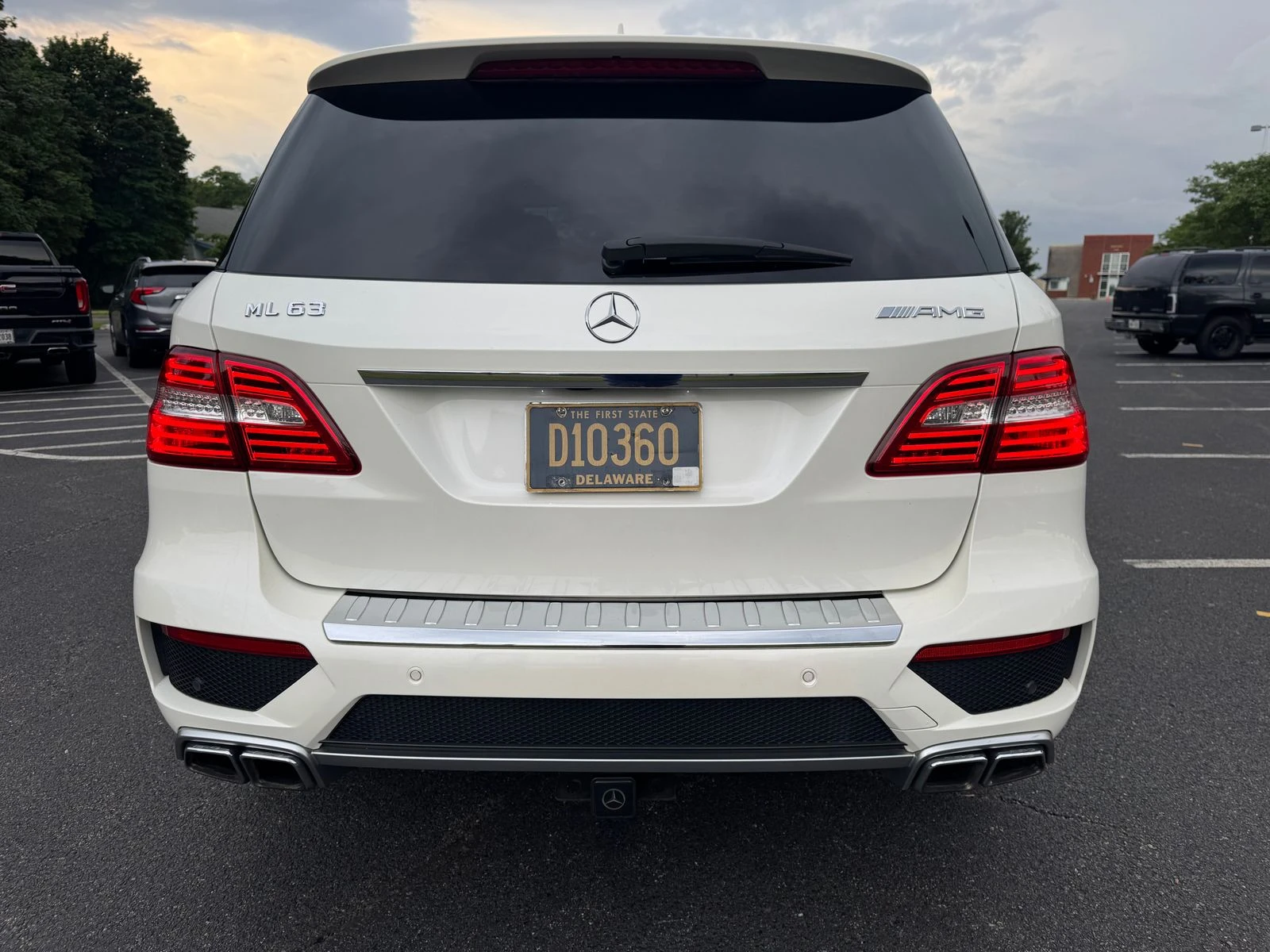 Mercedes-Benz ML 63 AMG DISTRONIK* ОБДУХ* ПОДГРЕВ* LANE ASSIST* HARMAN* KE - изображение 4