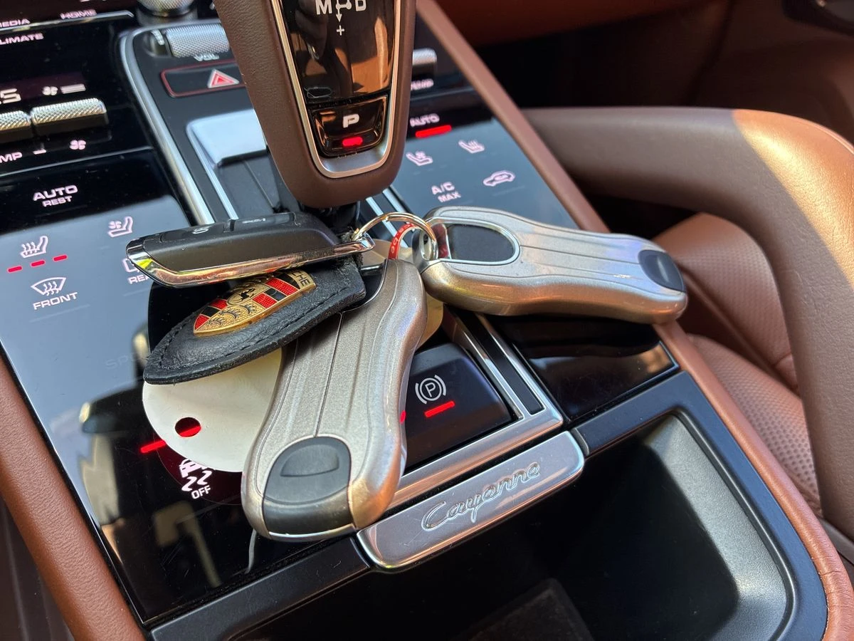 Porsche Cayenne Matrix* 360* Bose* Pano* Carplay* Обдух, снимка 10 - Автомобили и джипове - 54528458