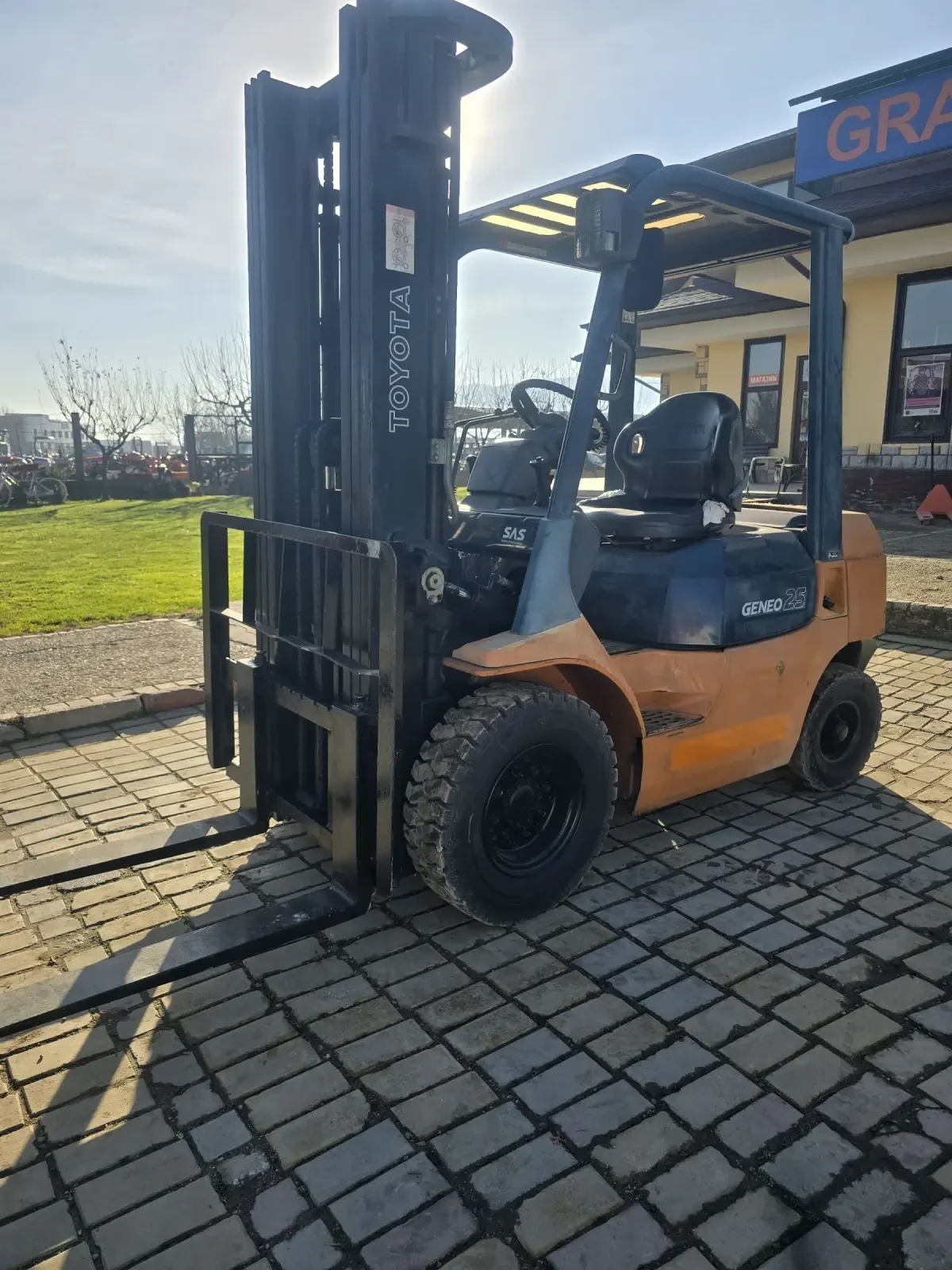 ������� Toyota ����� 5�, 2.5���, ������. | Mobile.bg � ����������� 2