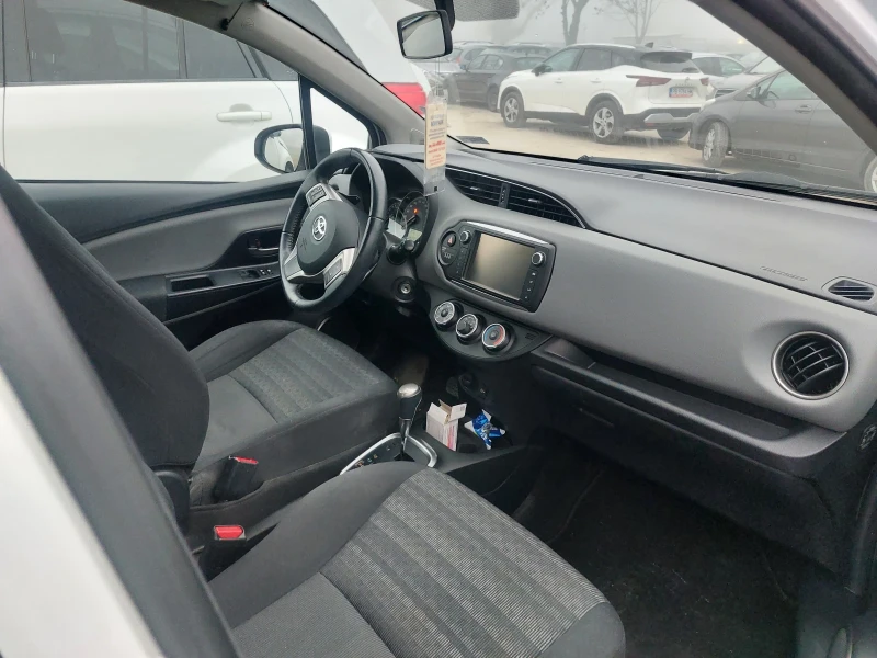 Toyota Yaris, снимка 5 - Автомобили и джипове - 48874155