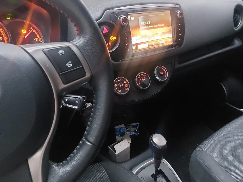 Toyota Yaris, снимка 11 - Автомобили и джипове - 48874155