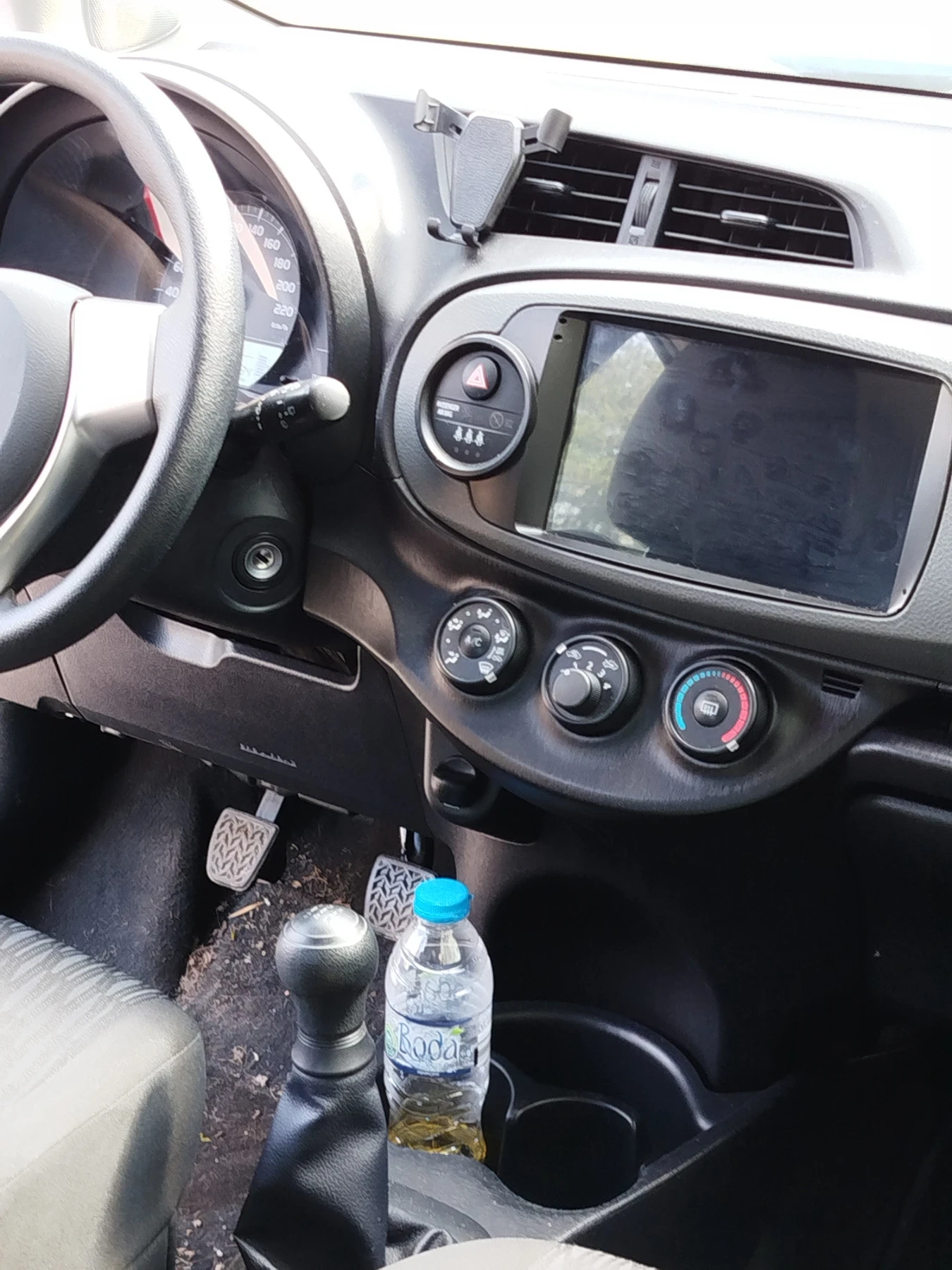 Toyota Yaris  - изображение 6