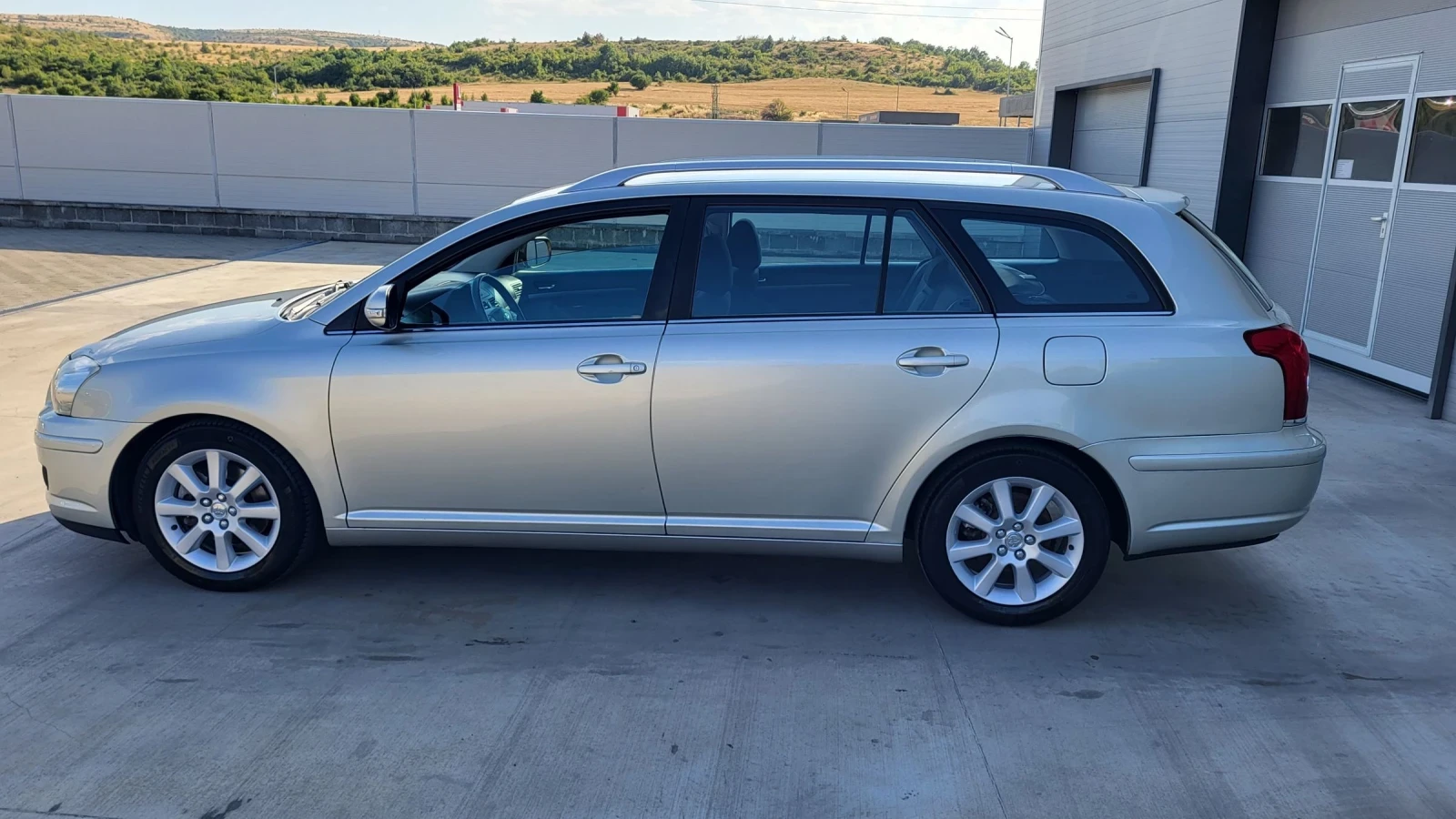 Toyota Avensis 2.0D4D-124 NAVI - изображение 2