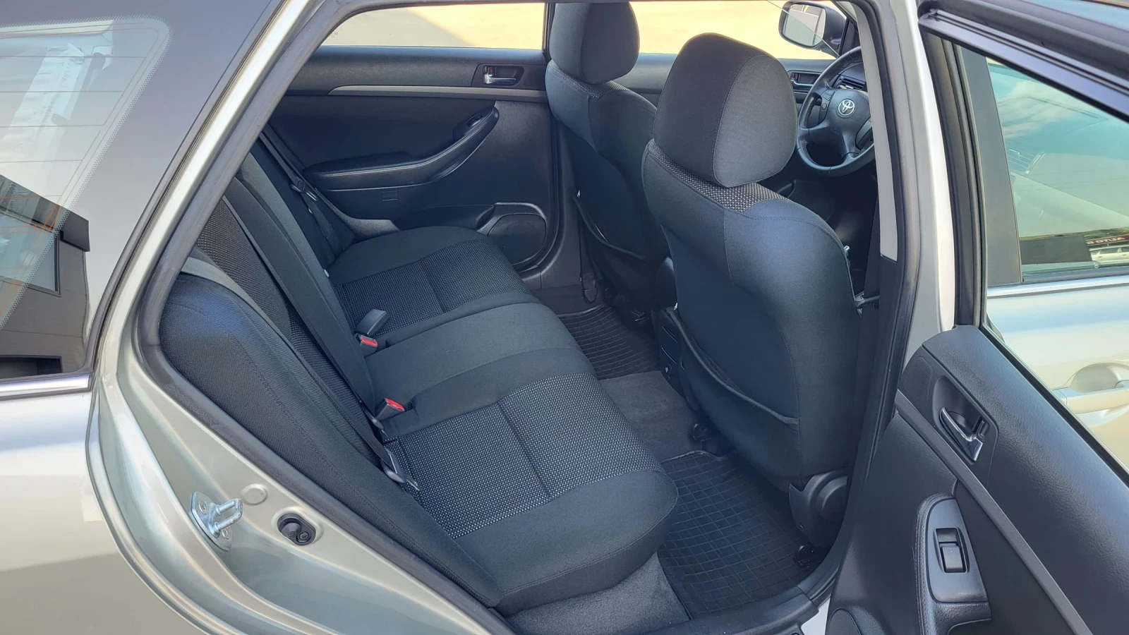 Toyota Avensis 2.0D4D-124 NAVI - изображение 9