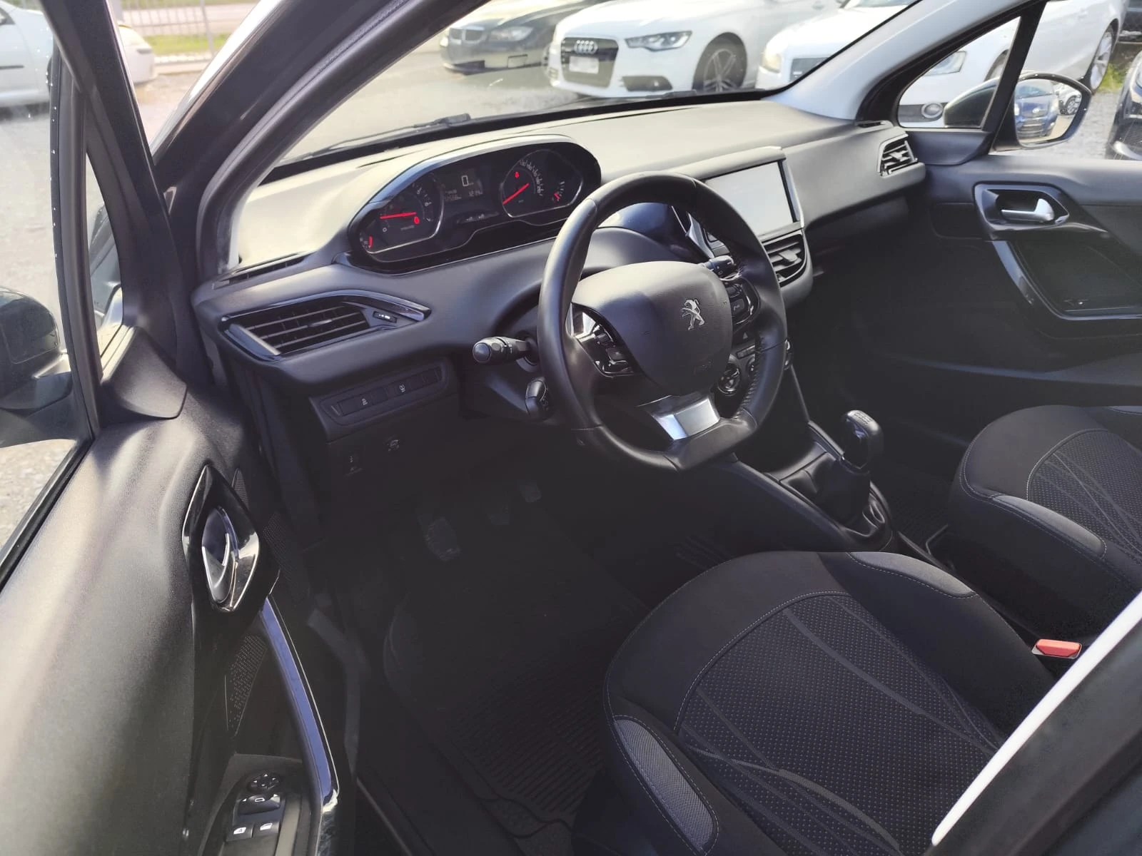 Peugeot 208 1.4 бензин Газ Италия - изображение 10