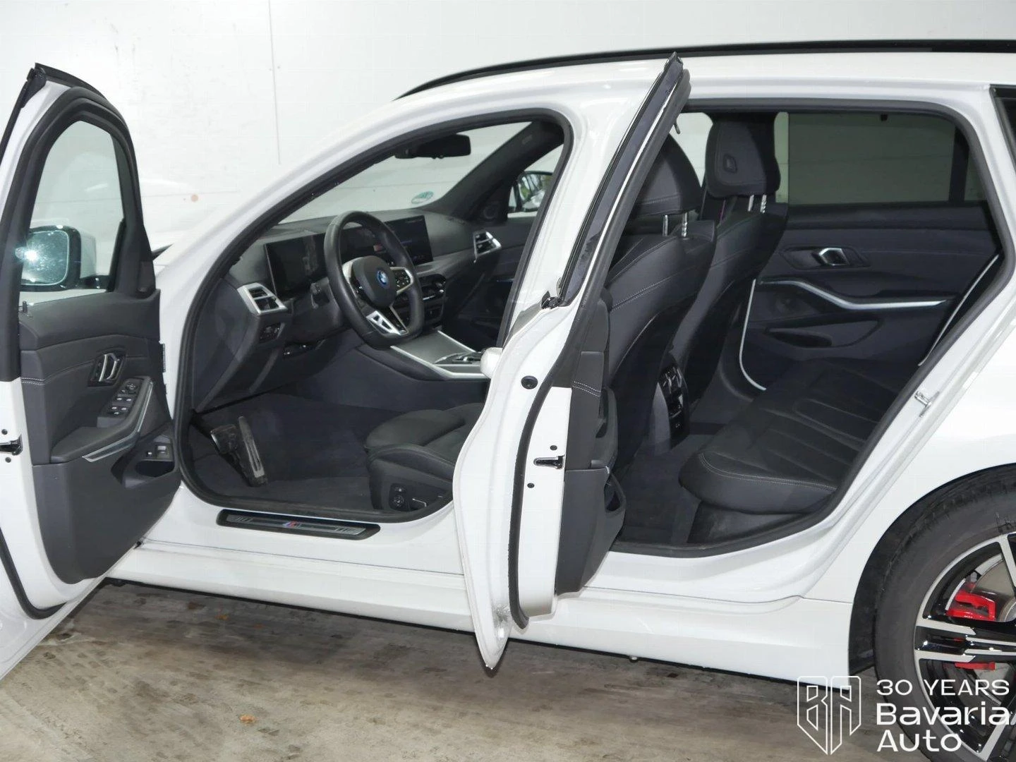 BMW 330 e xDrive Touring M Sport Paket Sportautomatic | Mobile.bg   5