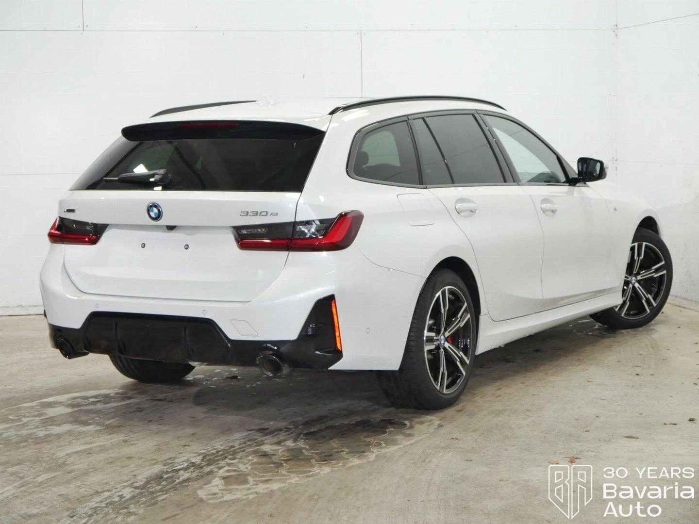 BMW 330 e xDrive Touring M Sport Paket Sportautomatic | Mobile.bg   3