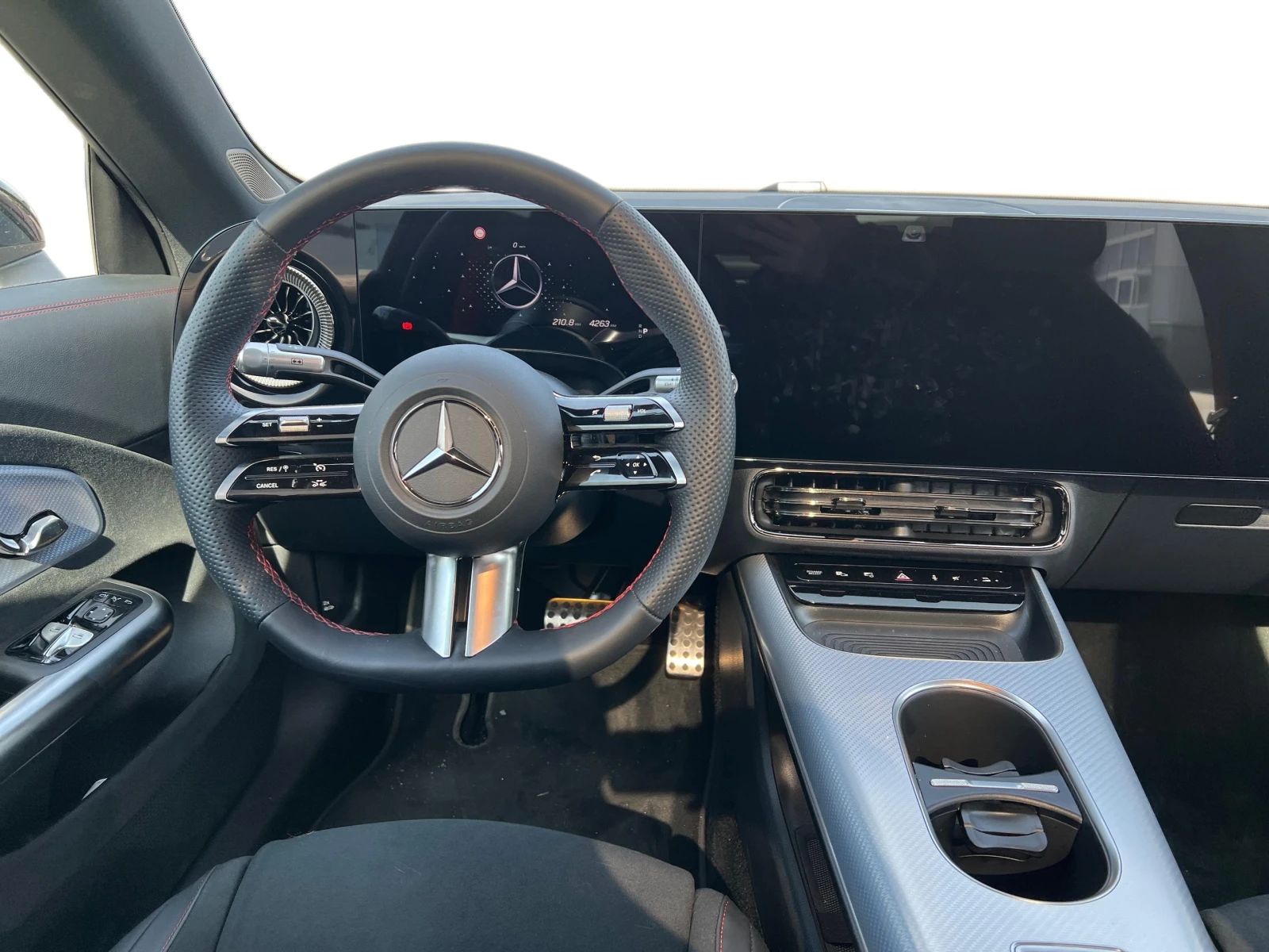 Mercedes-Benz CLA 220 4MATIC, снимка 7 - Автомобили и джипове - 53647209