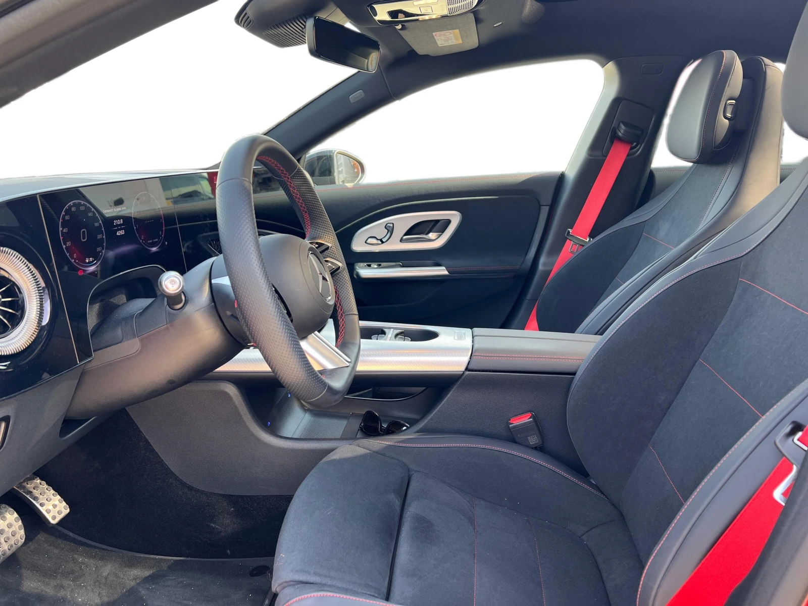 Mercedes-Benz CLA 220 4MATIC, снимка 8 - Автомобили и джипове - 53647209