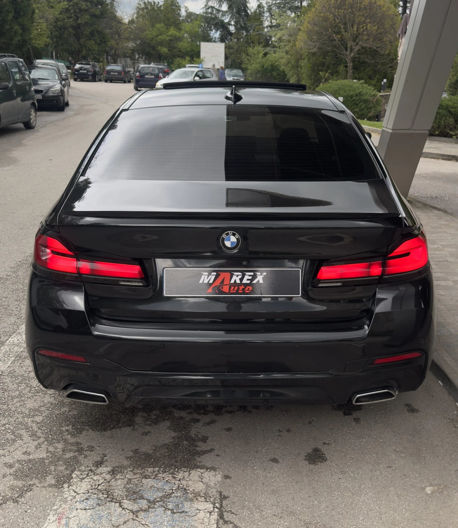 BMW 520 M-Performance * Facelift * Digital* Бартер* Лизинг, снимка 4 - Автомобили и джипове - 54285408