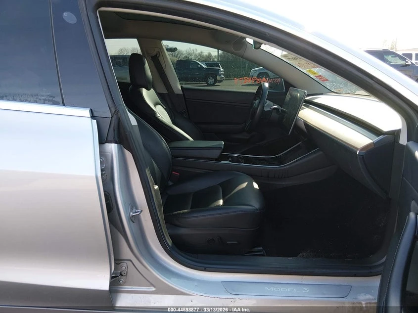 Tesla Model 3 Long Range/Mid Range, снимка 5 - Автомобили и джипове - 54419112