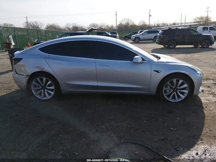 Tesla Model 3 Long Range/Mid Range, снимка 13 - Автомобили и джипове - 54419112