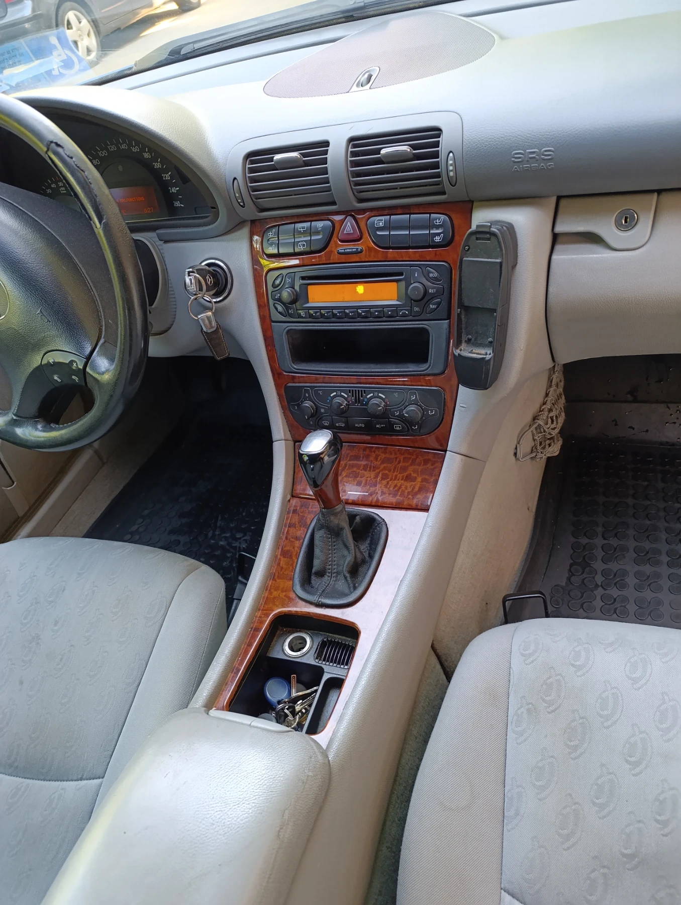 Mercedes-Benz C 220, снимка 6 - Автомобили и джипове - 55081069