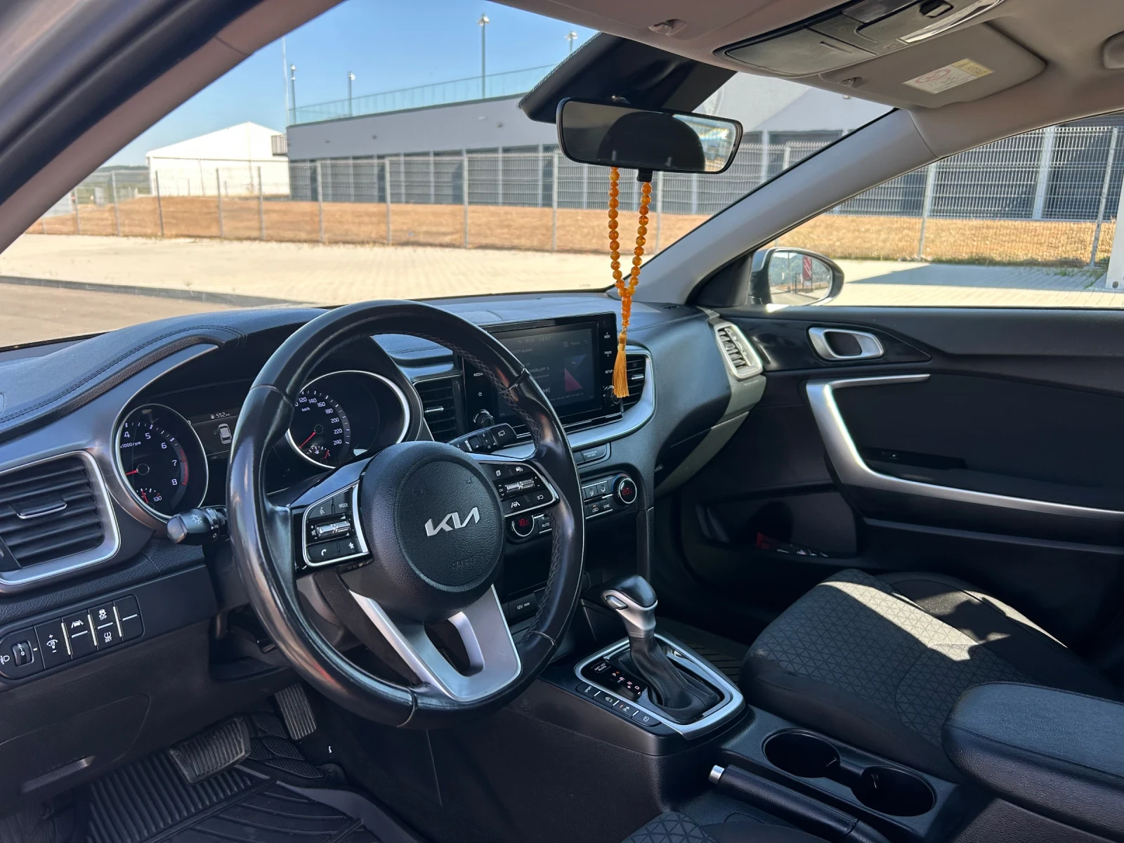 Kia Ceed 1.5 T-GDI, снимка 9 - Автомобили и джипове - 56129922