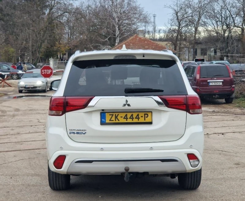 Mitsubishi Outlander PHEV Топ Състояние, снимка 3 - Автомобили и джипове - 48672204