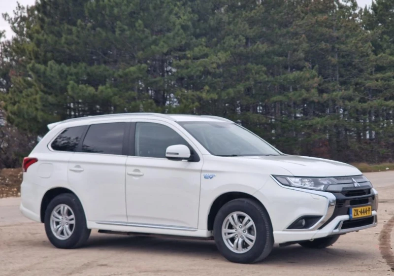 Mitsubishi Outlander PHEV Топ Състояние, снимка 6 - Автомобили и джипове - 48672204