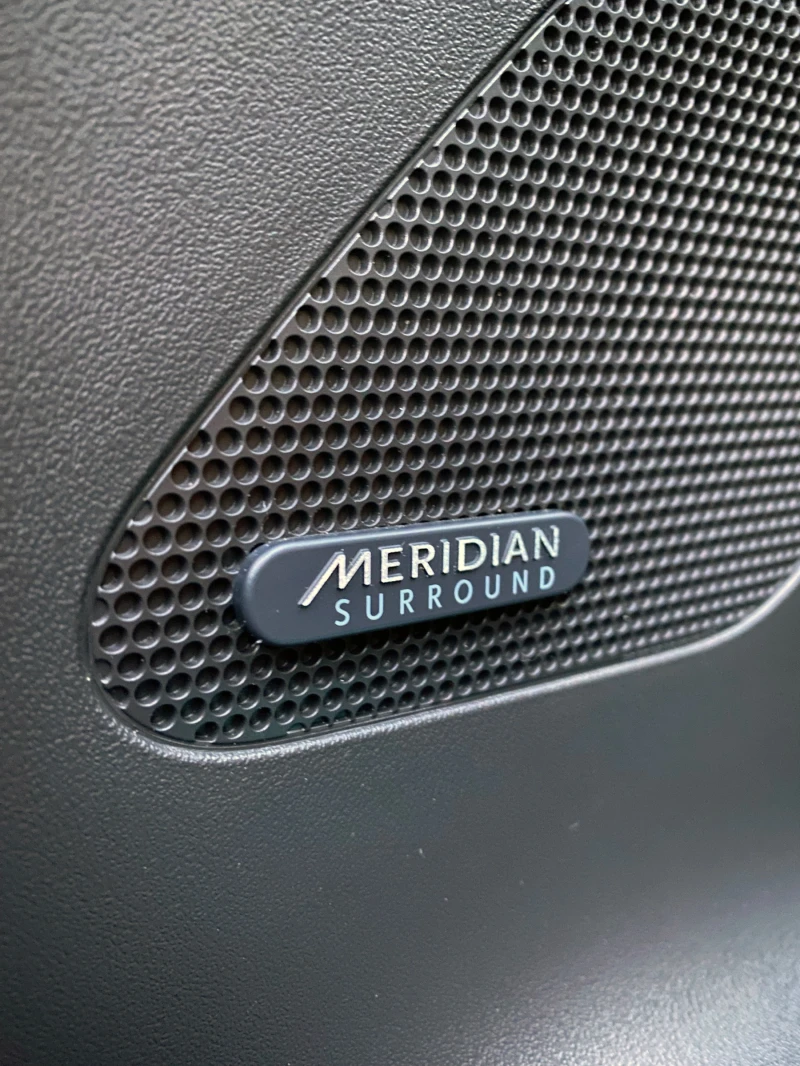 Jaguar F-PACE 30t AWD PORTFOLIO, снимка 15 - Автомобили и джипове - 52044126