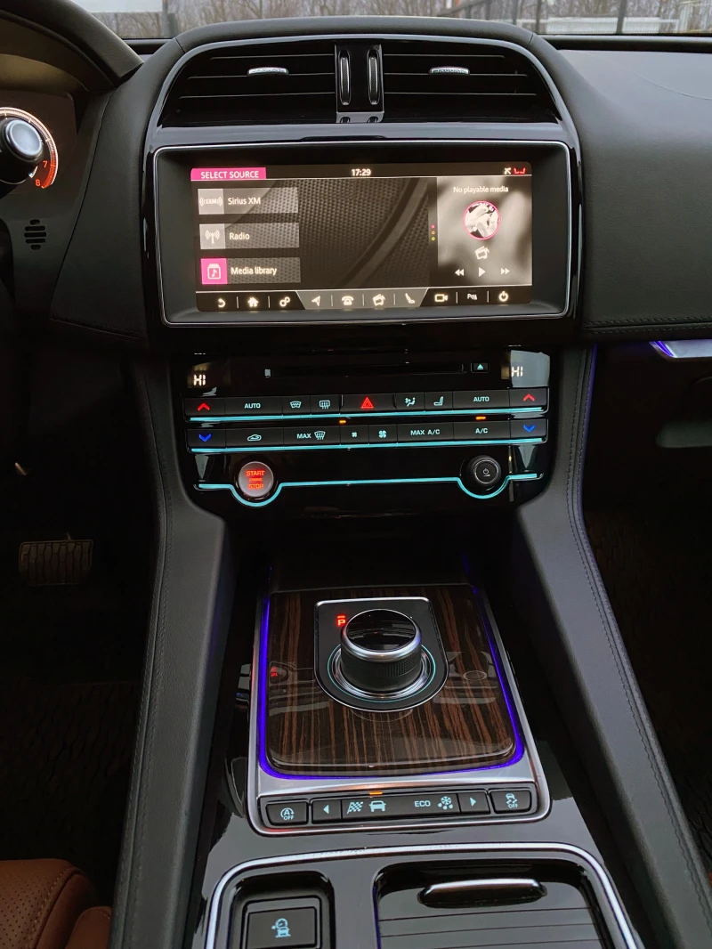 Jaguar F-PACE 30t AWD PORTFOLIO, снимка 14 - Автомобили и джипове - 52044126