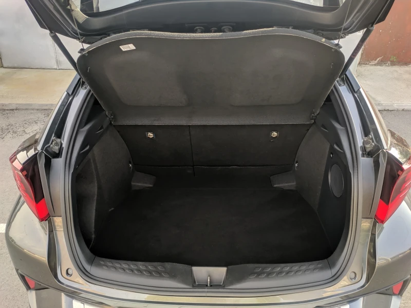 Toyota C-HR 1.2i /4x4/FACELIFT/Гаранция/, снимка 11 - Автомобили и джипове - 52826412