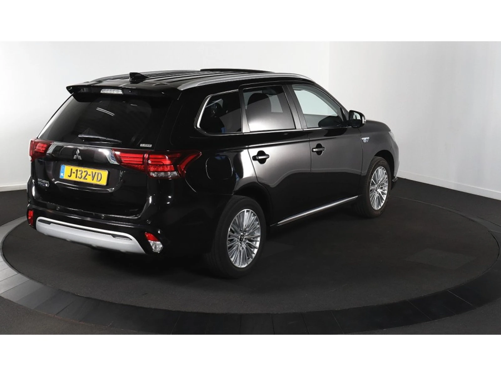 Mitsubishi Outlander Intense, снимка 5 - Автомобили и джипове - 54550266