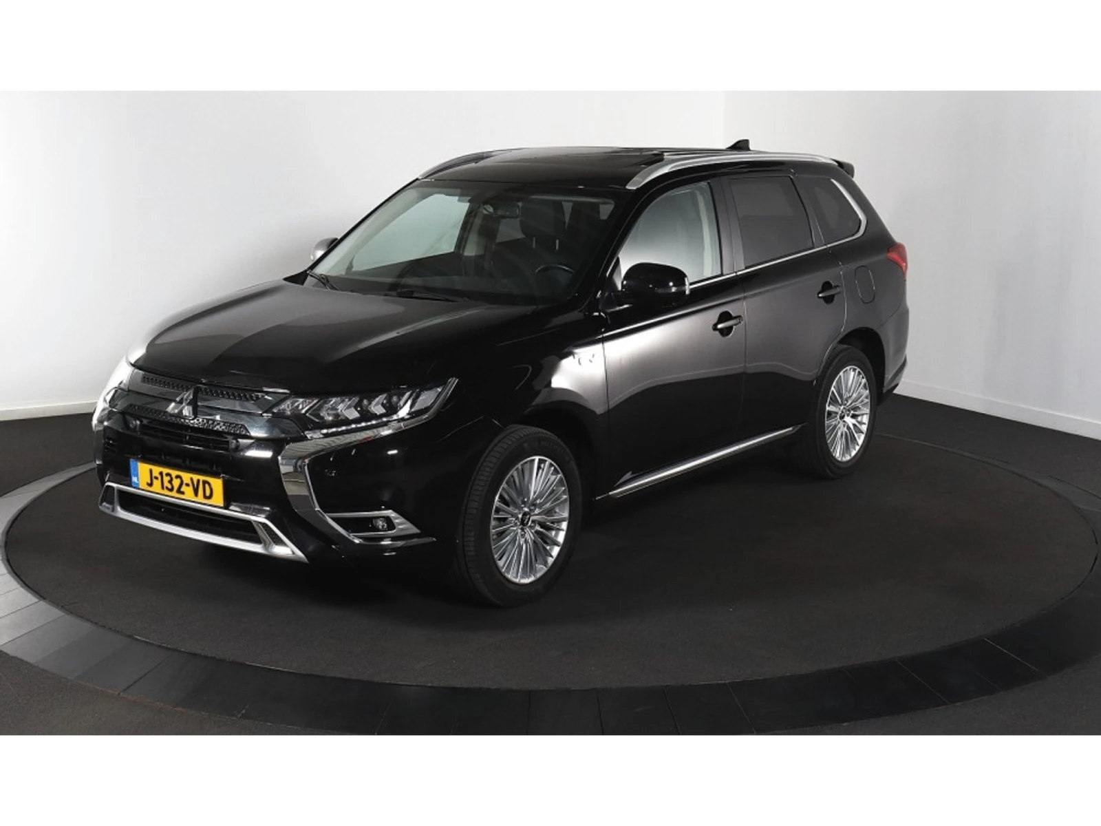 Mitsubishi Outlander Intense, снимка 2 - Автомобили и джипове - 54550266