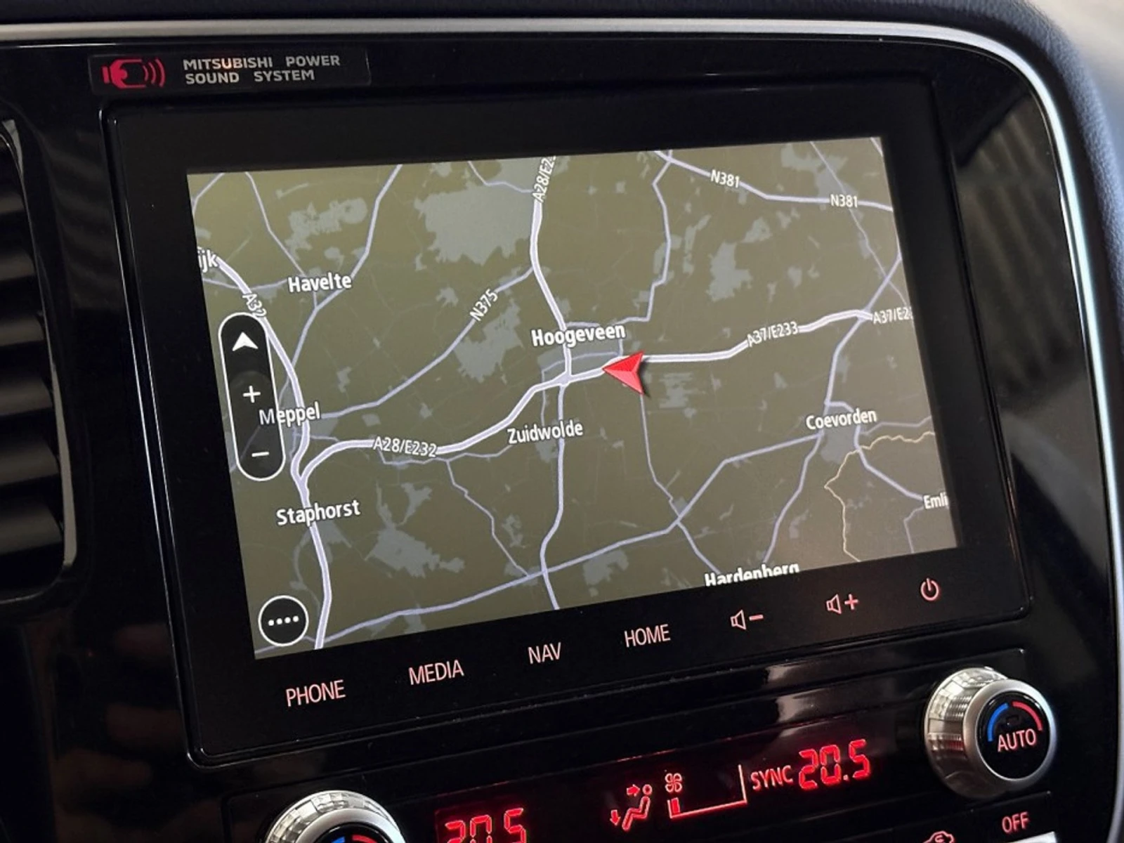 Mitsubishi Outlander Intense, снимка 13 - Автомобили и джипове - 54550266