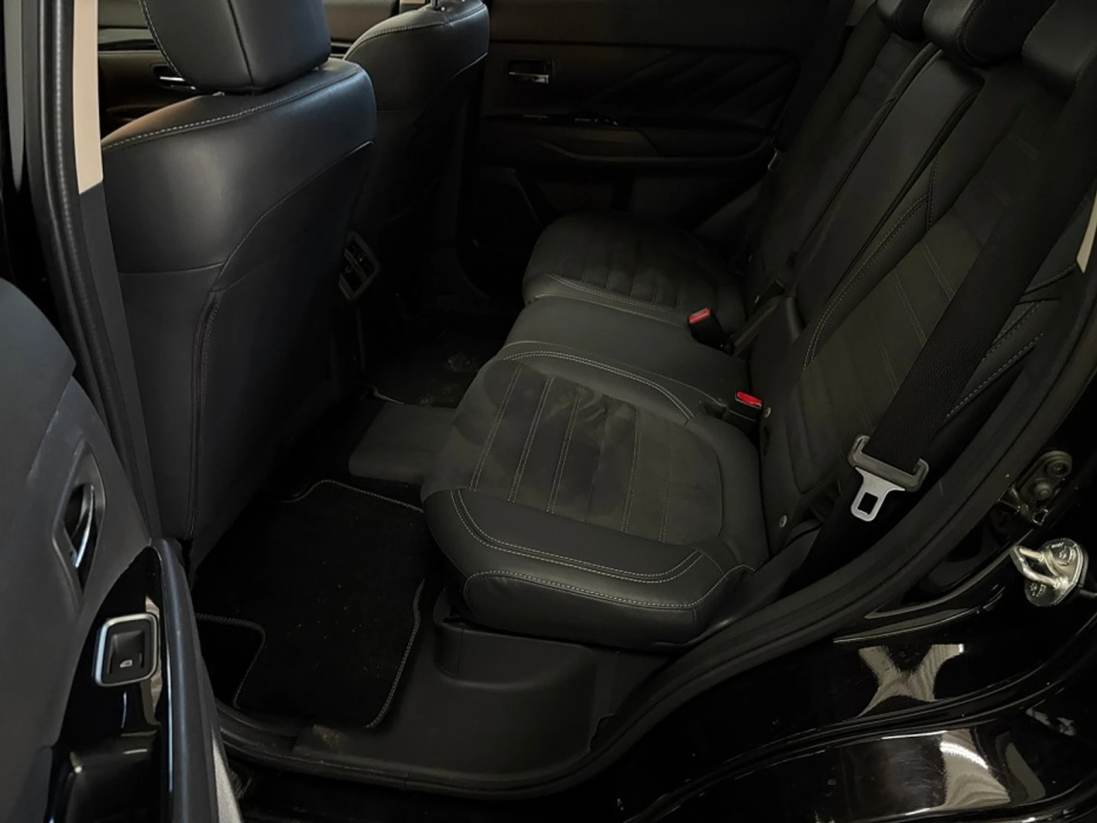 Mitsubishi Outlander Intense, снимка 15 - Автомобили и джипове - 54550266