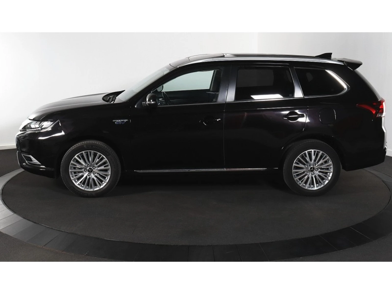 Mitsubishi Outlander Intense, снимка 4 - Автомобили и джипове - 54550266
