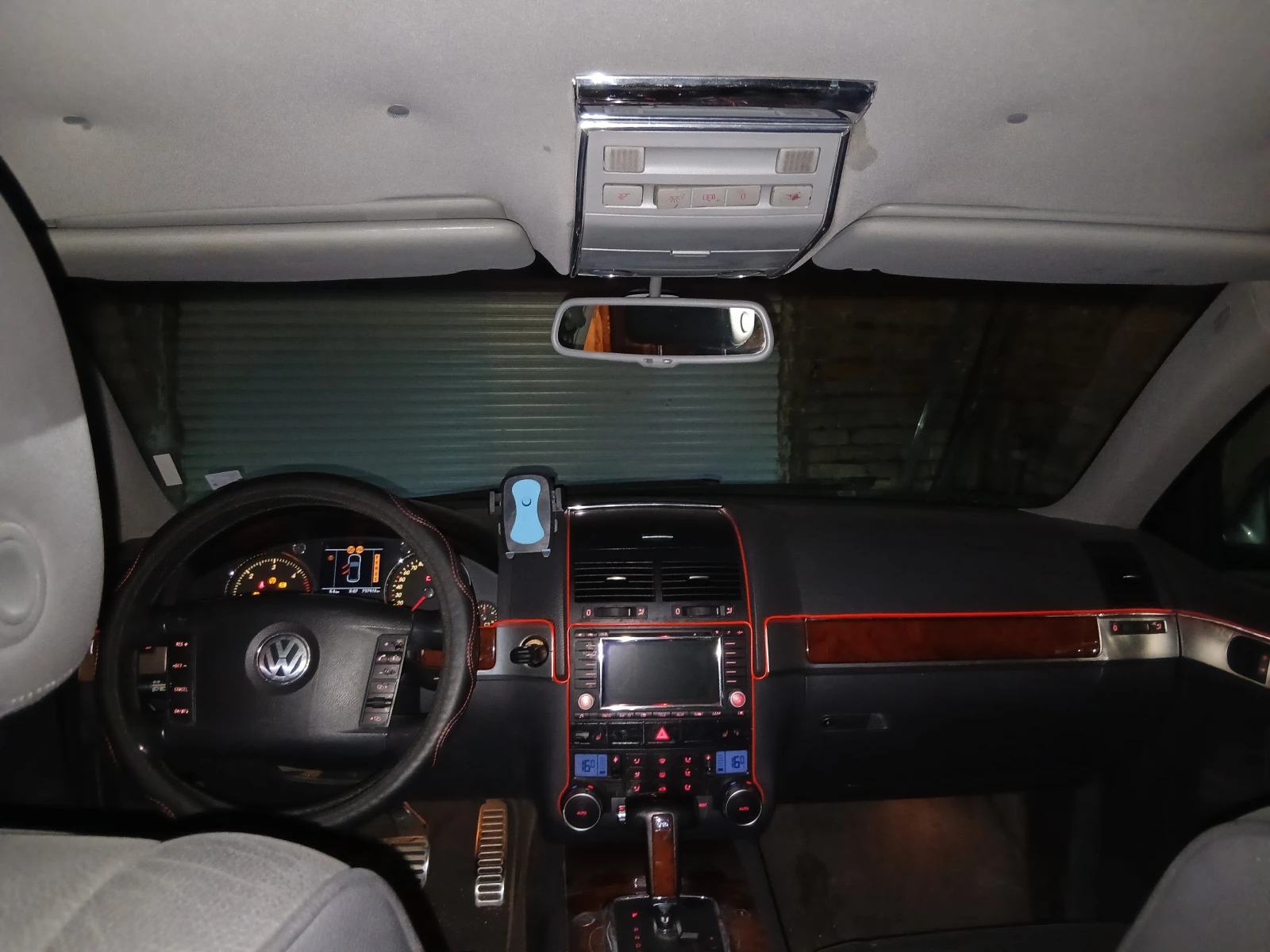 VW Touareg, снимка 13 - Автомобили и джипове - 54886901