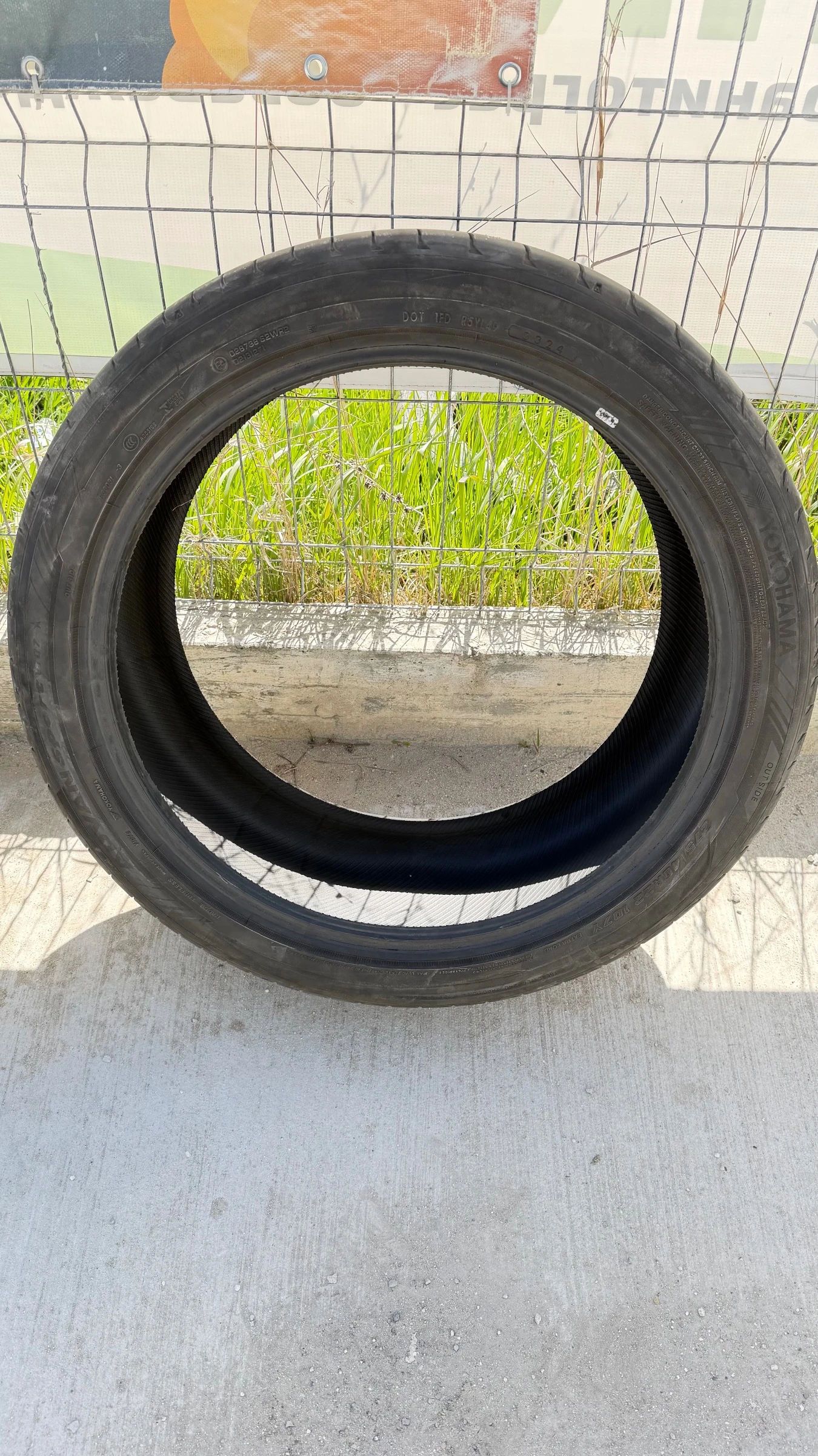 Гуми Летни 315/35R22, снимка 2 - Гуми и джанти - 54228308