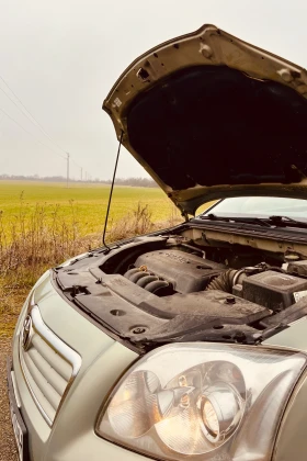 Toyota Avensis 1.8 куб., 129 к.с., снимка 16