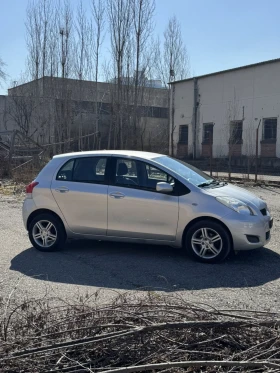 Обява за продажба на Toyota Yaris 1.33 VVTI - 101 k.- 6 скорости ~6 800 лв. - изображение 1