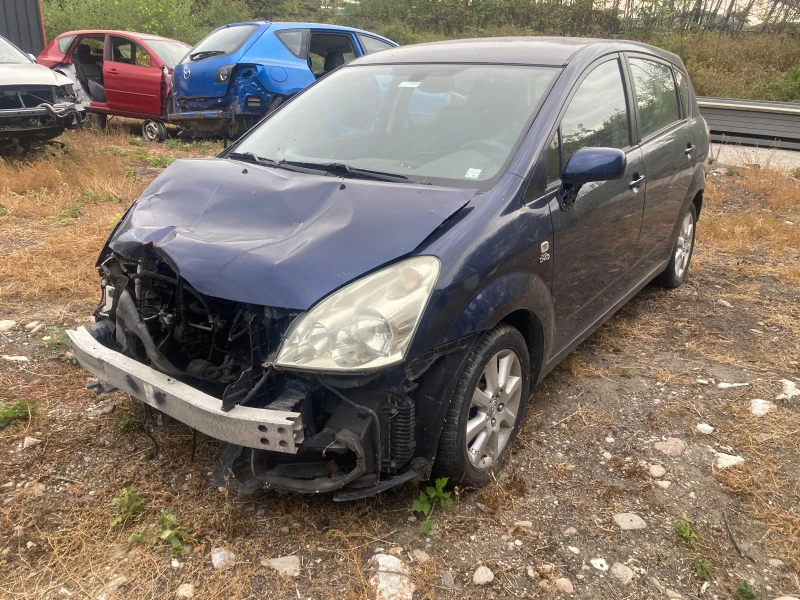 Toyota Corolla verso 2.0D4D, снимка 1 - Автомобили и джипове - 42563614