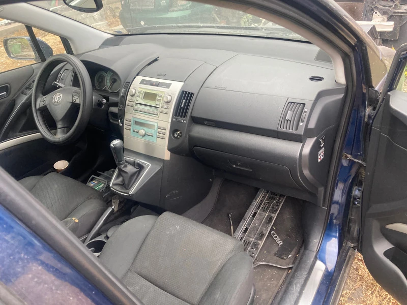 Toyota Corolla verso 2.0D4D, снимка 4 - Автомобили и джипове - 42563614