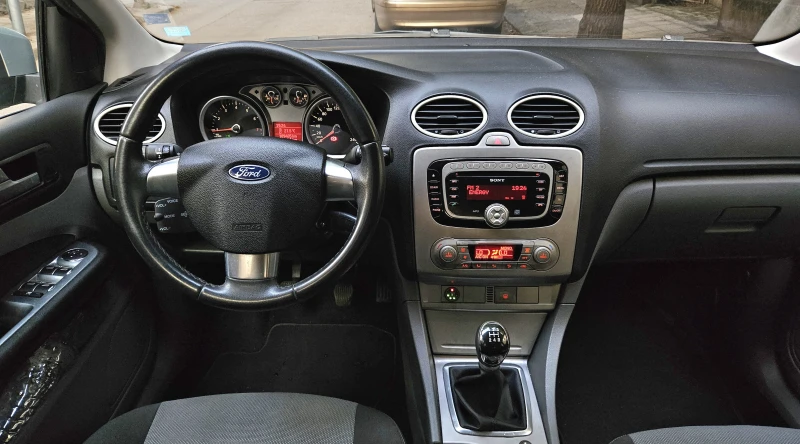 Ford Focus 1.6i GAZ Unikat, снимка 5 - Автомобили и джипове - 48425185