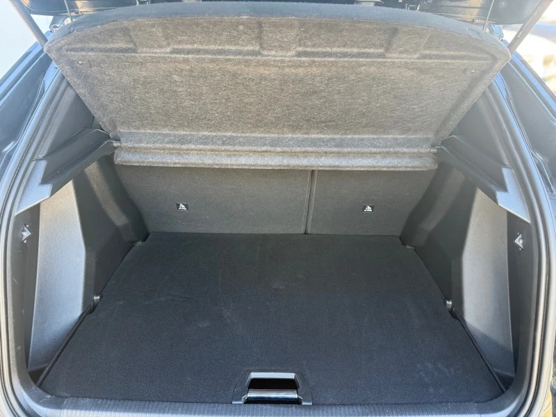 Peugeot 2008  1.5 BlueHDI 130ps. ALLURE СОБСТВЕН ЛИЗИНГ/ БАРТЕР, снимка 14 - Автомобили и джипове - 52482653