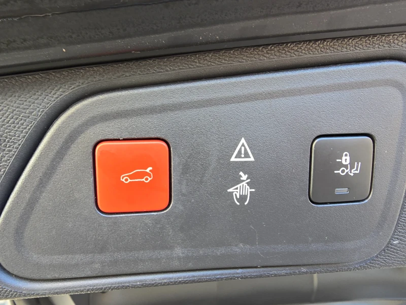 Peugeot 3008 1.6 Turbo, снимка 4 - Автомобили и джипове - 52523973