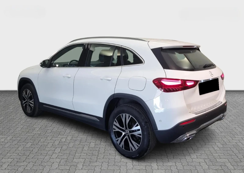 Mercedes-Benz GLA 180, снимка 4 - Автомобили и джипове - 52621901