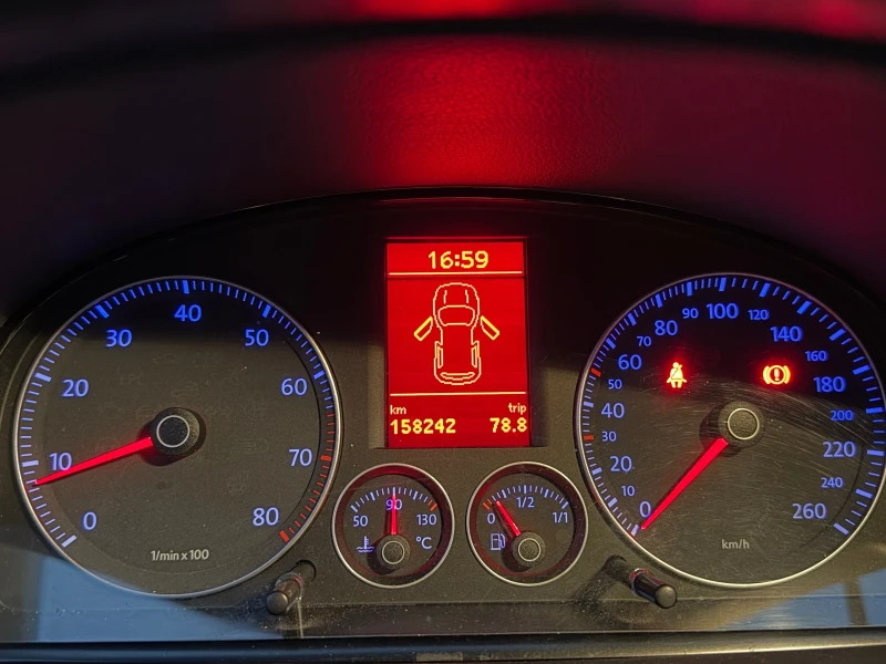 VW Touran CROSS TOURAN, снимка 8 - Автомобили и джипове - 52682578